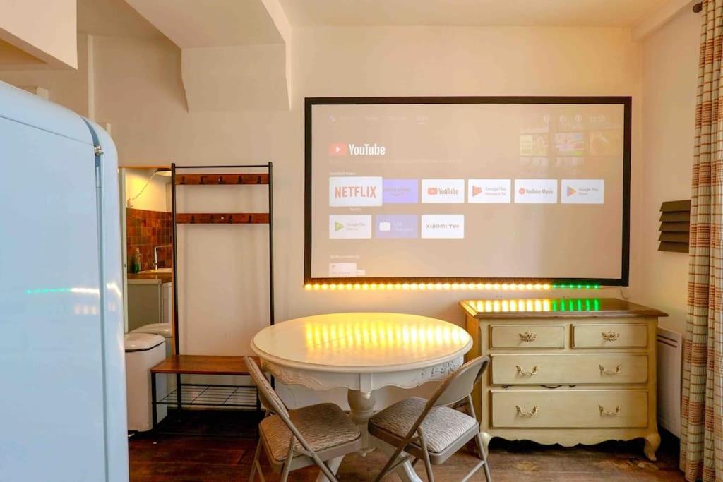 Studio With Home Cinema@Paris Chatelet Exteriör bild